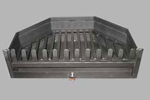 Grate and pan for corner fireplace